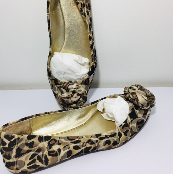 ❌ SOLD ❌Vintage, Coach Shoes. It has wear but - Picture 9 of 13